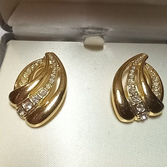 Vintage Nolan Miller pierced earrings - Picture 2 of 4